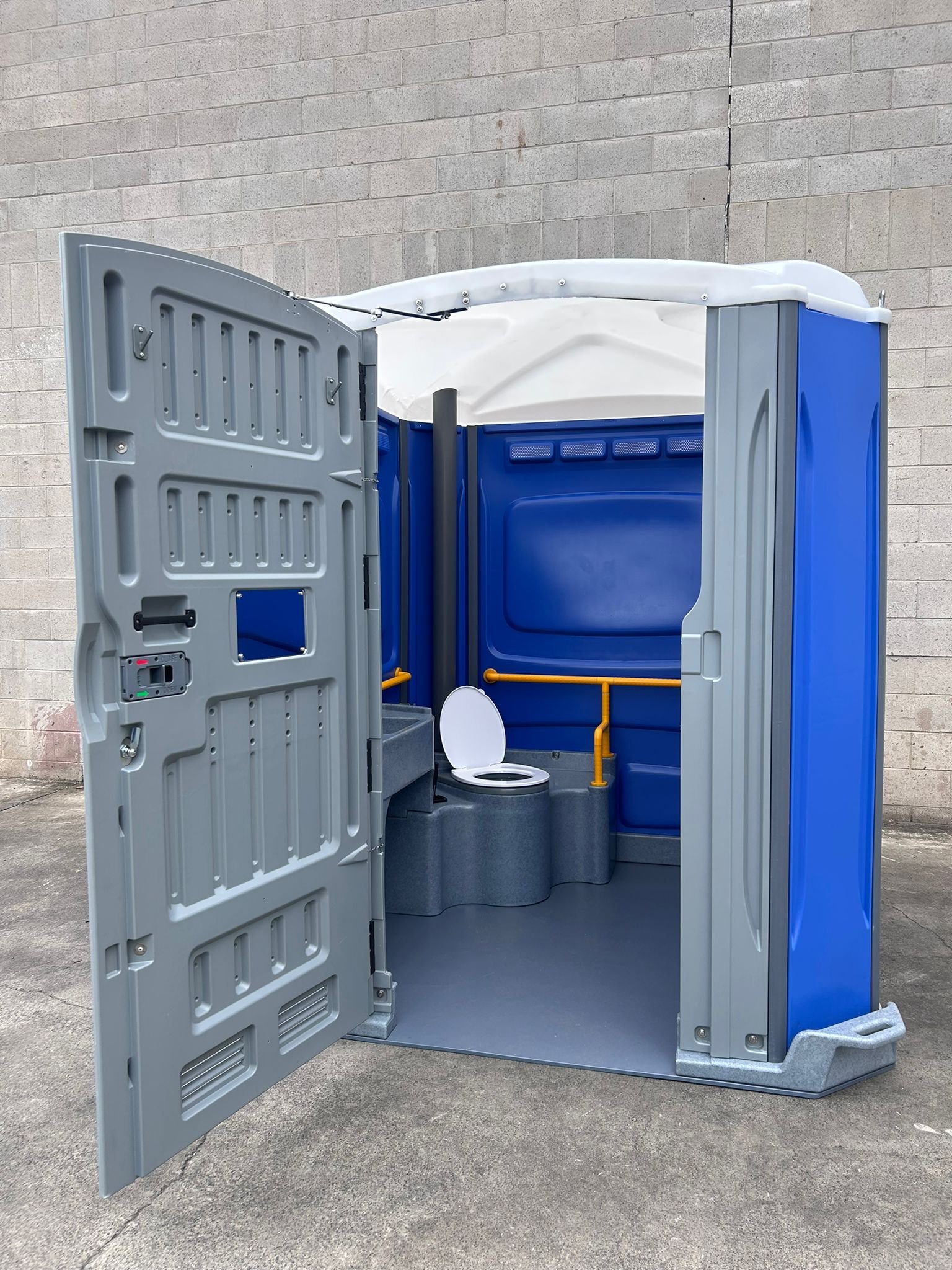 Portable toilet hire for construction and commercial sites